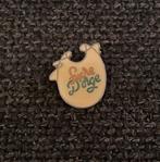 PIN - SUCRE D'ORGE - VETEMENTS ENFANTS - BABY KLEDING, Collections, Envoi, Utilisé, Marque, Insigne ou Pin's