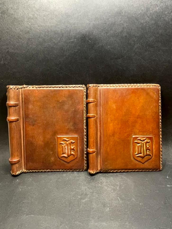 Dossier/album ancien en cuir fait main, Antiquités & Art, Curiosités & Brocante, Enlèvement ou Envoi