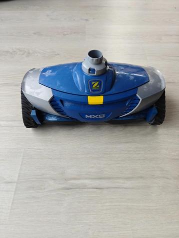 Zwembadrobot beschikbaar voor biedingen