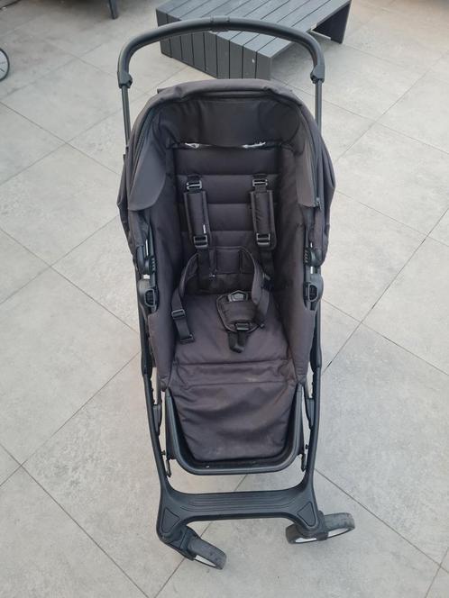 Thule Sleek - mogelijkheid tot 2 zit - alle attributen incl., Kinderen en Baby's, Buggy's, Zo goed als nieuw, Regenhoes, Ophalen