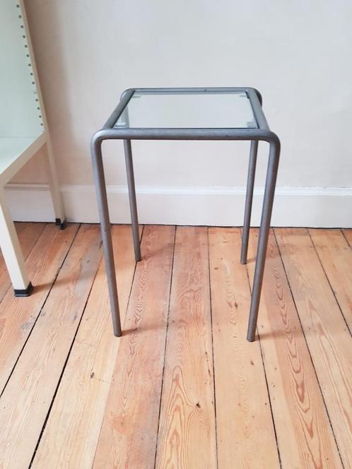 Vintage stoere bijzettafel - buisvormig metaal met glas, Huis en Inrichting, Tafels | Bijzettafels, Zo goed als nieuw, Glas, Ophalen of Verzenden