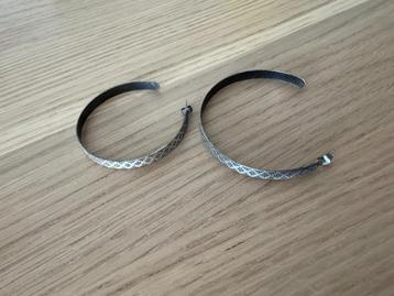 Large silver hoop earrings beschikbaar voor biedingen