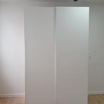 IKEA PAX schuifdeurkast – wit met houtkleurig interieur beschikbaar voor biedingen