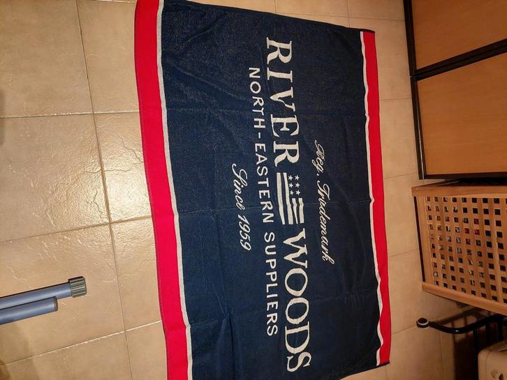Nieuwe grote badhanddoek van River Woods, Huis en Inrichting, Badkamer | Badtextiel en Accessoires, Nieuw, Ophalen of Verzenden