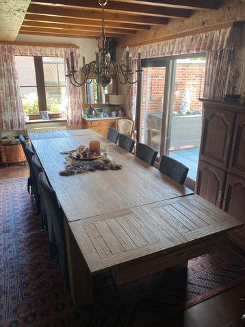 Eettafel uitklapbaar beschikbaar voor biedingen