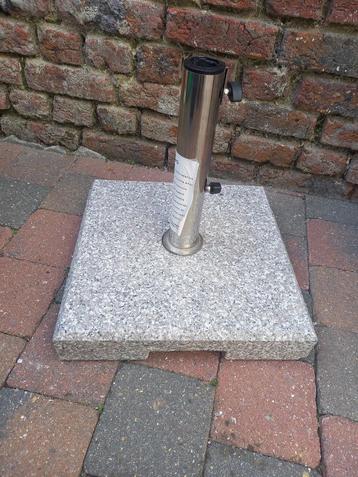 Pied de parasol granit 25kg totalement neuf beschikbaar voor biedingen
