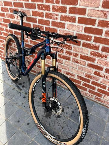 Custom BH Lynx evo - maat M -Fox upgrades - Dtswiss wielen- beschikbaar voor biedingen