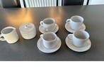 4 kopjes + 4 schoteltjes + suikerpot + melkkan, Ophalen of Verzenden, Gebruikt, Aardewerk, Kop(pen) en/of Schotel(s)