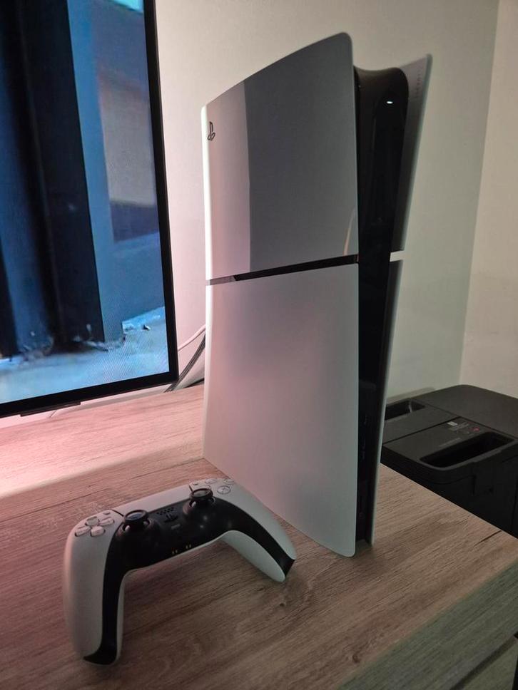 Playstation 5 + racestuur en racestoel, Games en Spelcomputers, Spelcomputers | Sony PlayStation 5, Playstation 5, Ophalen