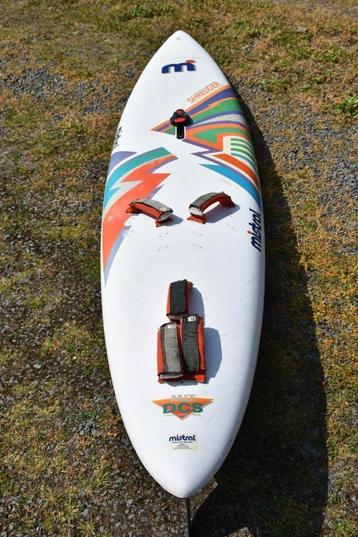 windsurfboard beschikbaar voor biedingen