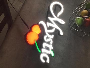 Lichtreclame mystic bier beschikbaar voor biedingen