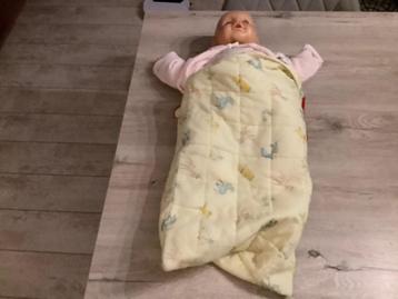 Baby speelpop in slaapzak (58 cm) beschikbaar voor biedingen