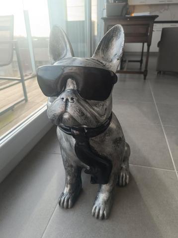 Beeld Franse Bulldog Zilver Groot Met Zwarte Bril