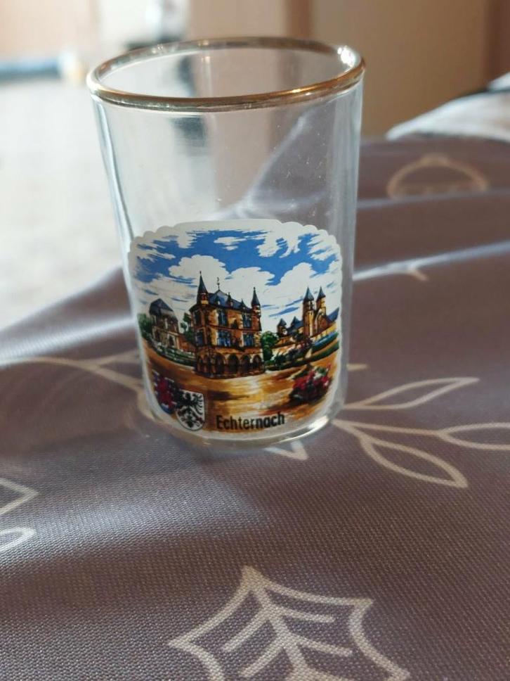 Borrelglas / Echternach / Luxemburg, Verzamelen, Glas en Drinkglazen, Zo goed als nieuw, Borrel- of Shotglas, Verzenden