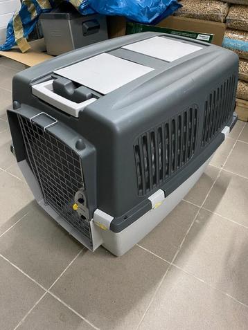 Grote reisbench, transportbox, vervoersbox hond beschikbaar voor biedingen