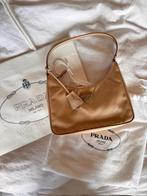 NIEUWE Prada nylon re-edition 2005, Handtassen en Accessoires, Ophalen of Verzenden, Nieuw, Beige, Overige merken