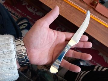 Mooi scherp strak nieuwe mes beschikbaar voor biedingen