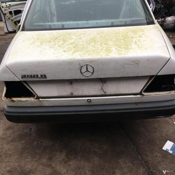 Mercedes W124 Sedan 1986 Achterbumper  beschikbaar voor biedingen