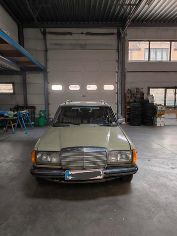 Mercedes 240 TD break disponible aux enchères