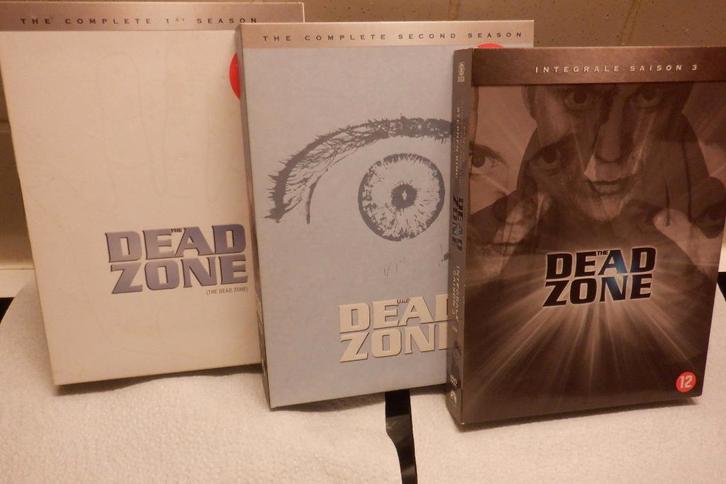 DVD Seizoen 1/2 en 3 Compleet The Dead Zone.( 11 DVD'S )., CD & DVD, DVD | Horreur, Comme neuf, Autres genres, Coffret, À partir de 12 ans
