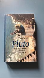Pluto - Lare Taveirne (1x gelezen, daarna enkel in de kast), Livres, Romans historiques, Enlèvement, Utilisé, Lara Taveirne