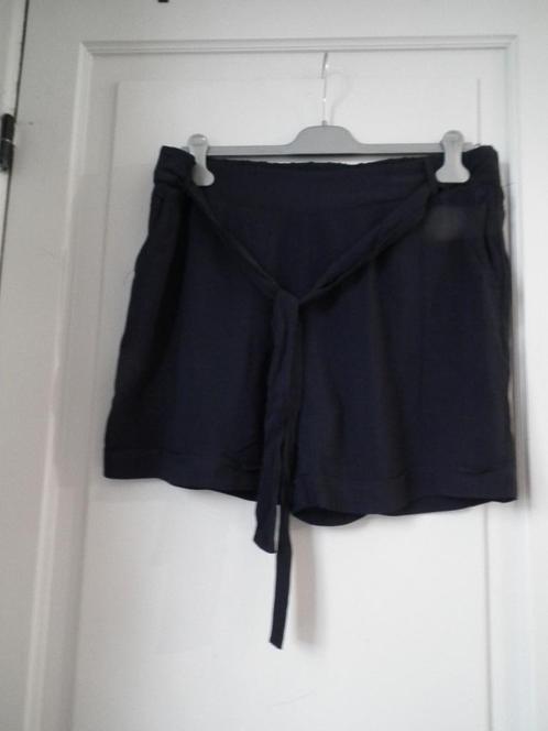 Marineblauwe shorts voor dames. 46/48 (C&A) elastische achte, Kleding | Dames, Broeken en Pantalons, Gedragen, Maat 46/48 (XL) of groter