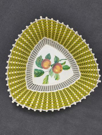 Vintage schaaltje hard plastic  beschikbaar voor biedingen