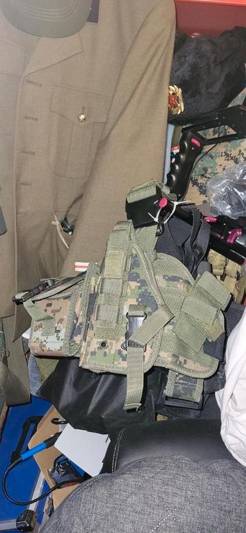 Holster gaucher de cuisse trois en un en camo MARPAT beschikbaar voor biedingen