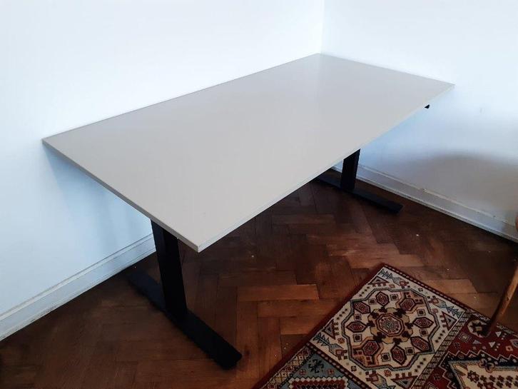 Bureau ajustable (Ikea - Trotten), Maison & Meubles, Bureaux, Comme neuf, Bureau debout, Réglable en hauteur, Enlèvement