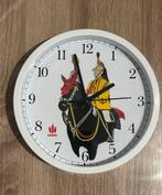 Horloge représentant Saint Georges lors du Lumecon (doudou), Enlèvement ou Envoi, Neuf, Horloge murale