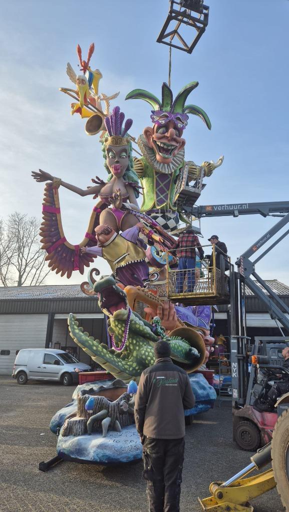 Carnavalswagen Thema Madri Gras! (Na Carnaval 2026), Hobby en Vrije tijd, Feestartikelen, Zo goed als nieuw, Feestartikel, Ophalen