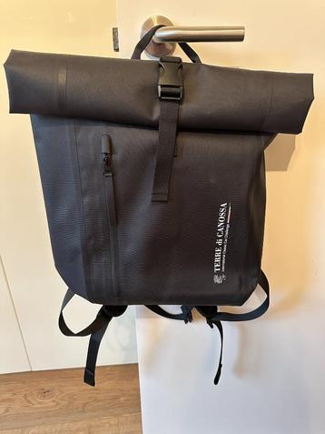 zwarte rolltop rugzak "Terre di Canossa" (NIEUW)