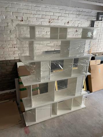 Nieuw asymmetrisch schap van Boconcept beschikbaar voor biedingen