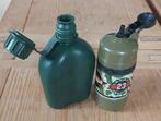 Gourde militaire 1984 + bouteille d'eau en plastique, Collections, Autres types, Autres, Enlèvement ou Envoi