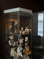 Prachtige collectie beren in vitrine kast te koop., Ophalen