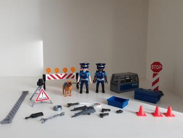 PLaymobil politie-agenten en wegversperring beschikbaar voor biedingen