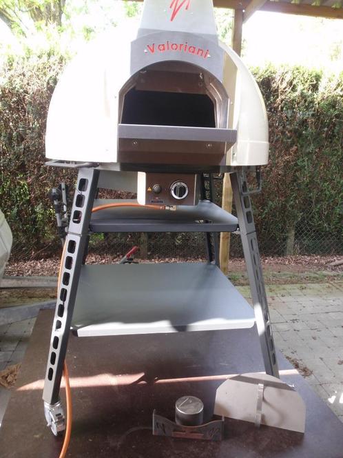 pizza oven Valoriani baby 75 manueel gas of hout, Articles professionnels, Horeca | Équipement de cuisine, Fours, Fours à micro-ondes et Fours à vapeur