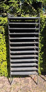 Ijzeren rek voor inrichting bestelwagen, Ophalen