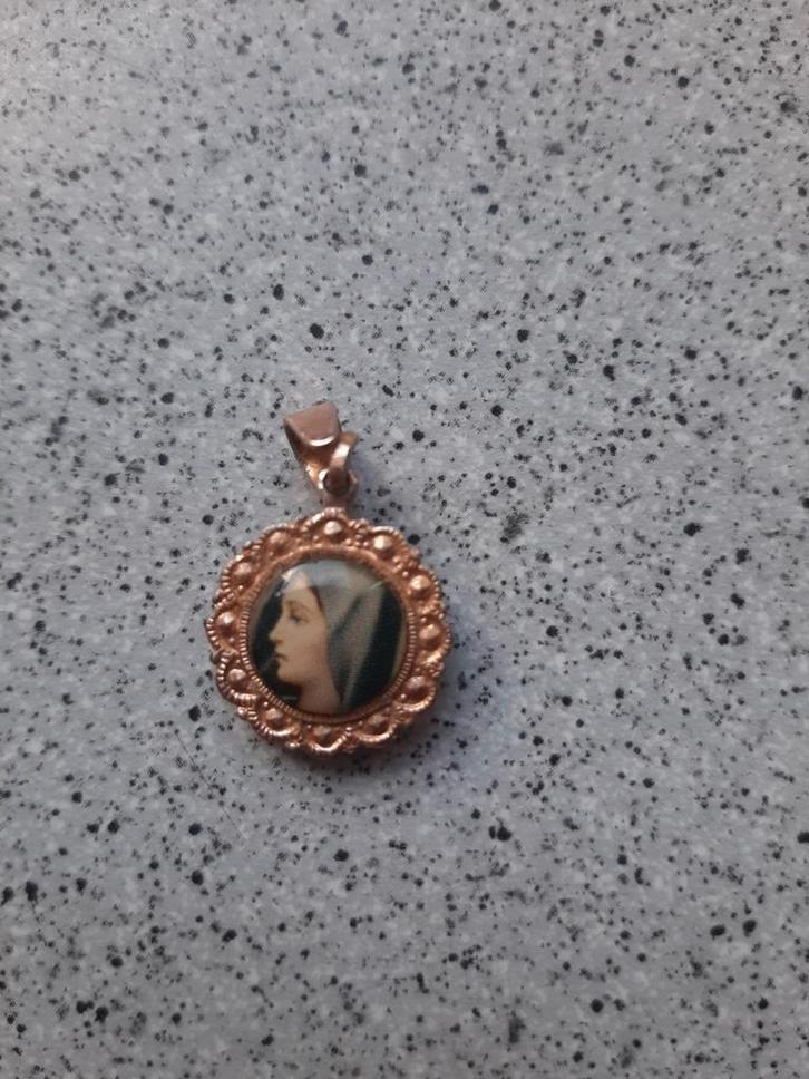 Dubbelzijdige Mariamedaille Lourdes hanger, Handtassen en Accessoires, Kettinghangers, Zo goed als nieuw, Ophalen of Verzenden