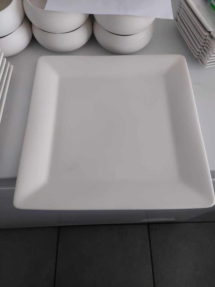 Verschillende Borden, Huis en Inrichting, Keuken | Servies, Zo goed als nieuw, Bord(en), Effen, Porselein, Ophalen