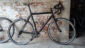 Vélo de route en carbone 56, Vélos & Vélomoteurs, Vélos | Hommes | Vélos de sport & Vélo de randonnée, Enlèvement, Comme neuf