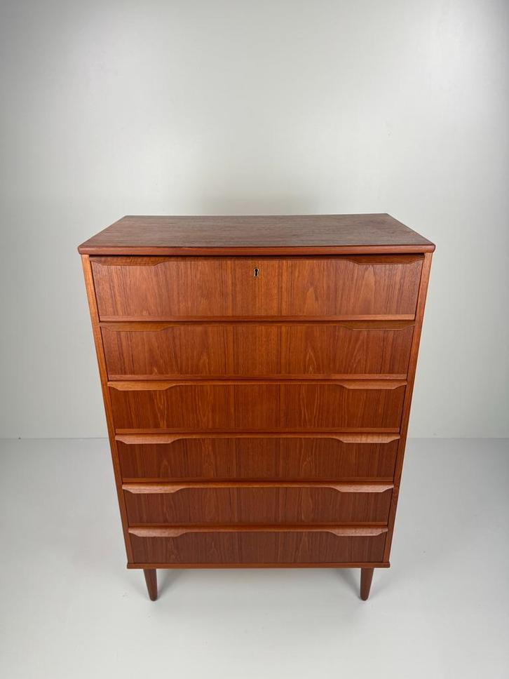 Danish Teak Chest of Drawers – Elegant Mid-Century Storage, Huis en Inrichting, Kasten | Ladekasten, Zo goed als nieuw, Ophalen