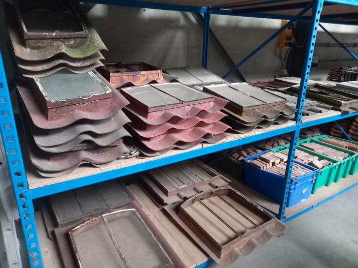 Oude dakvensters , dak ramen  voor boomse pannen en stormpan, Doe-het-zelf en Bouw, Raamkozijnen en Schuifdeuren, Zo goed als nieuw