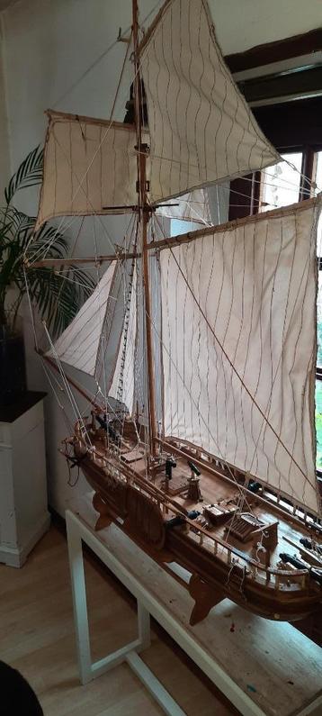 Groot Nederlands kanonneerbootmodel   beschikbaar voor biedingen