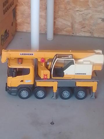 Bruder Scania vrachtwagen Liebherr kraan beschikbaar voor biedingen