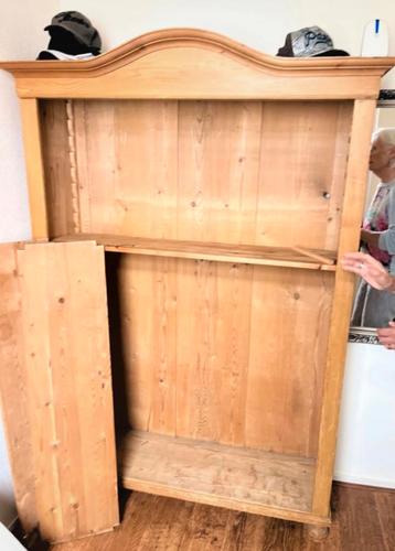 Massief hout kast beschikbaar voor biedingen