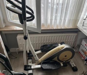 Cross trainer in zeer goede staat beschikbaar voor biedingen