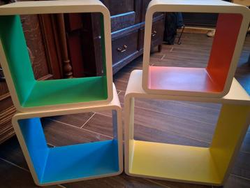 Retro/ vintage wandkastjes beschikbaar voor biedingen