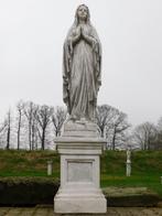 Grande statue de Marie sur un piédestal - 190 cm - Pleine pi, Jardin & Terrasse, Statues de jardin, Pierre, Enlèvement ou Envoi