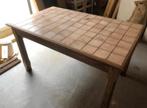 Table en chêne avec carrelages